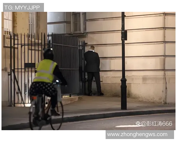 足球明星家中遭窃事件引发关注安全隐患再度成为热议话题